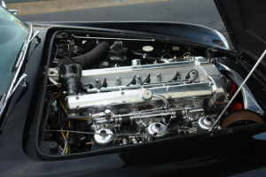 Aston-Martin-DB5-engine